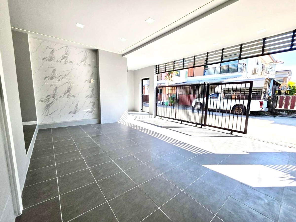 For SalePathum Thani,Rangsit, Thammasat : Newly renovated house for sale, ready to move in Modern style ✨📍 Baan Fah Piyarom, Lam Luk Ka Khlong 6