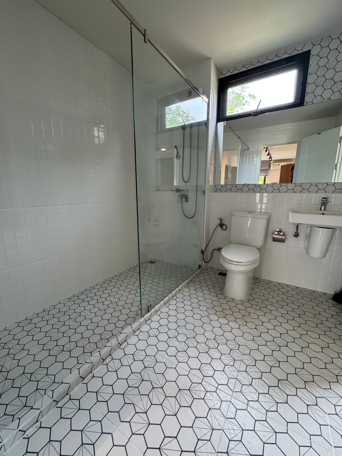 ให้เช่าบ้านบางนา แบริ่ง ลาซาล : Altitude Kraf Bangna ✅ ว่างให้เช่า 6 ห้องนอน ! 💳 ค่าเช่า 90,000 บาท/เดือน 🏡 3 ชั้น 6 ห้องนอน 336 ตร.ม. (40 ตร.ว.) 🤝 ยินดีรับ Co-Agent