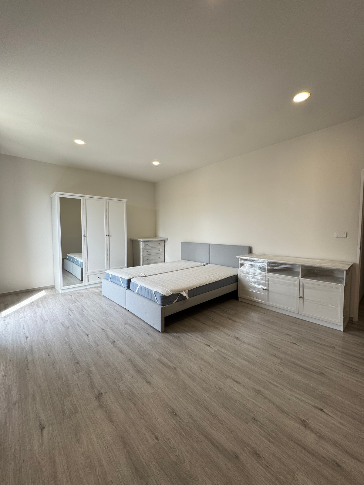 ให้เช่าบ้านบางนา แบริ่ง ลาซาล : Altitude Kraf Bangna ✅ ว่างให้เช่า 6 ห้องนอน ! 💳 ค่าเช่า 90,000 บาท/เดือน 🏡 3 ชั้น 6 ห้องนอน 336 ตร.ม. (40 ตร.ว.) 🤝 ยินดีรับ Co-Agent