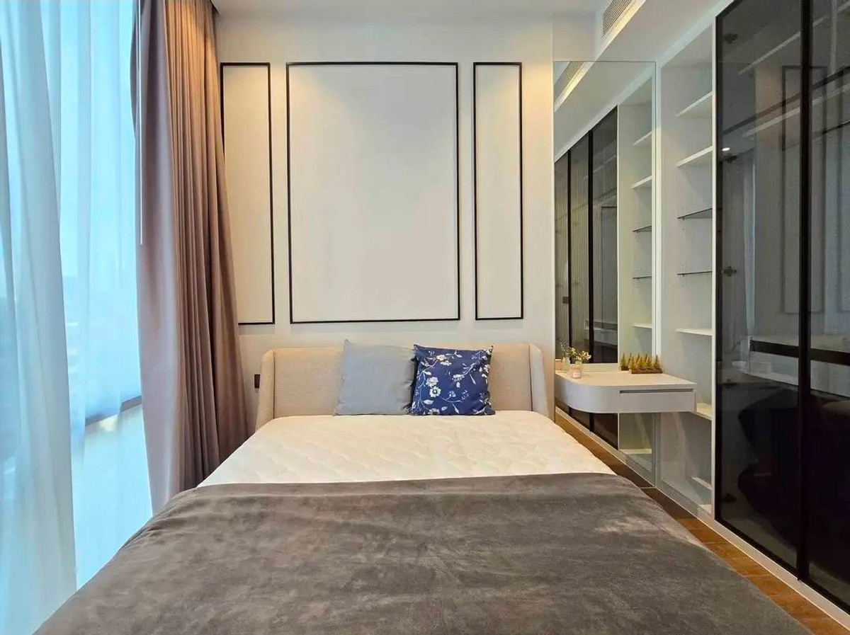 ให้เช่าคอนโดวิทยุ ชิดลม หลังสวน : Muniq Langsuan คอนโดหรู 2 ห้องนอน Pet-Friendly ใกล้สวนลุมพินี Please call: 062-496-6454