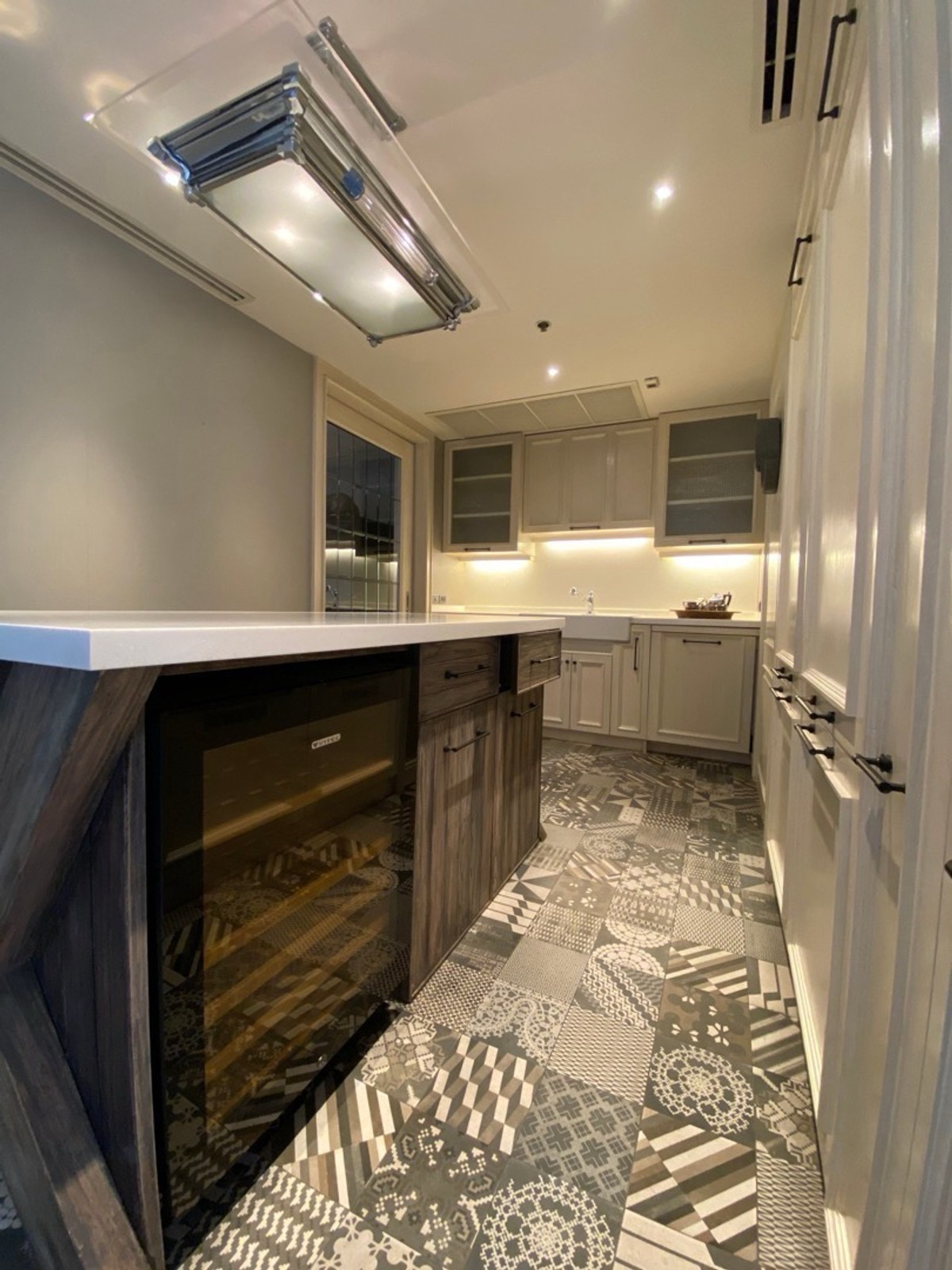 ให้เช่าคอนโดสาทร นราธิวาส : ให้เช่าคอนโด บ้านสาทร 2 ห้องนอน ใกล้สวนลุมพินี MRT ลุมพินี ห้องใหญ่พิเศษ 277 ตร.ม. พร้อมที่จอดรถ 2 คัน