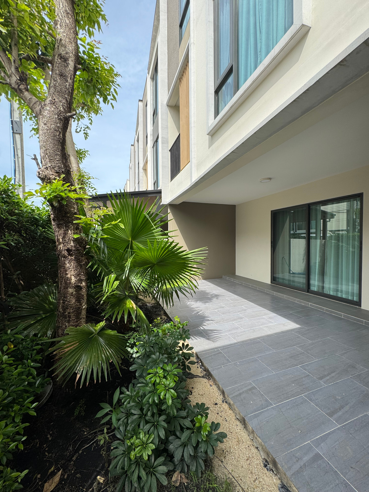 ให้เช่าบ้านบางนา แบริ่ง ลาซาล : Altitude Kraf Bangna ✅ ว่างให้เช่า 6 ห้องนอน ! 💳 ค่าเช่า 90,000 บาท/เดือน 🏡 3 ชั้น 6 ห้องนอน 336 ตร.ม. (40 ตร.ว.) 🤝 ยินดีรับ Co-Agent