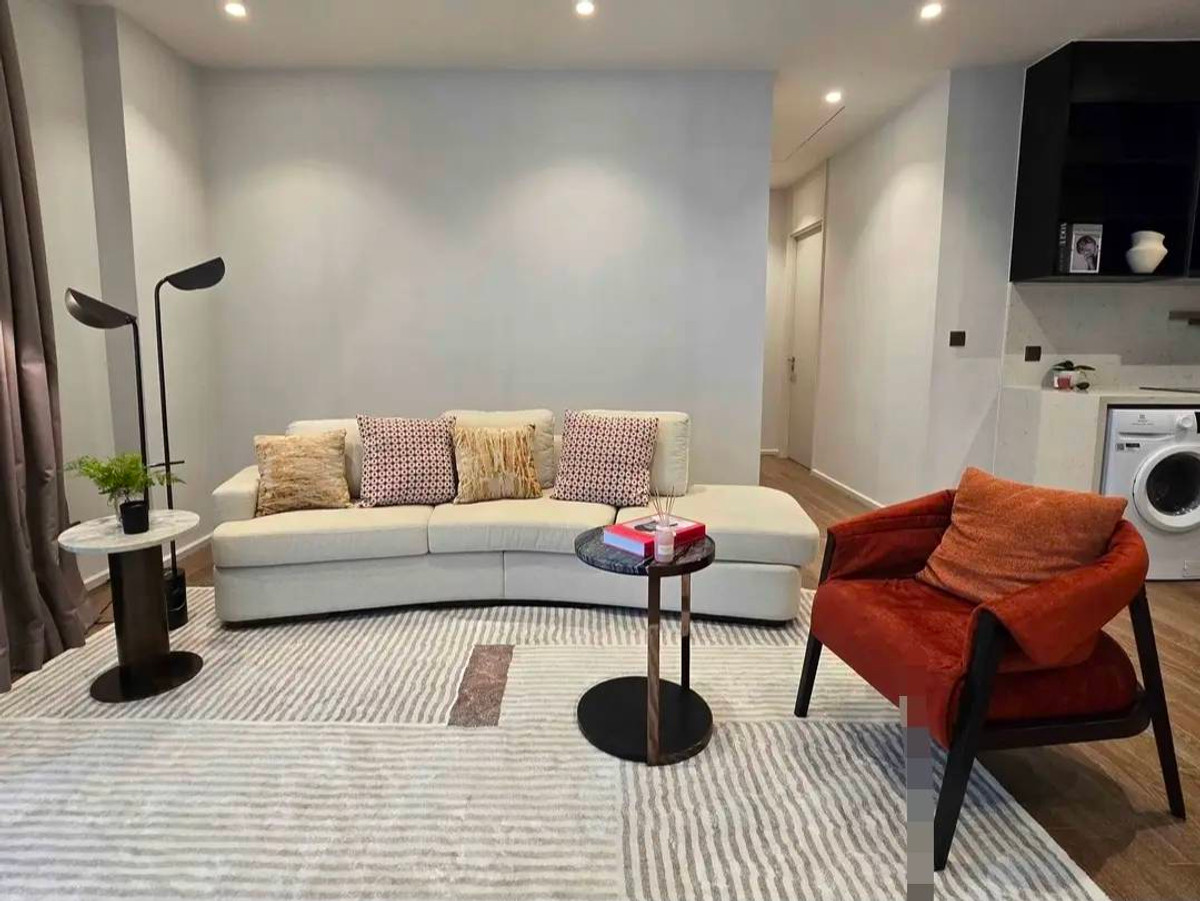 ให้เช่าคอนโดวิทยุ ชิดลม หลังสวน : Muniq Langsuan คอนโดหรู 2 ห้องนอน Pet-Friendly ใกล้สวนลุมพินี Please call: 062-496-6454