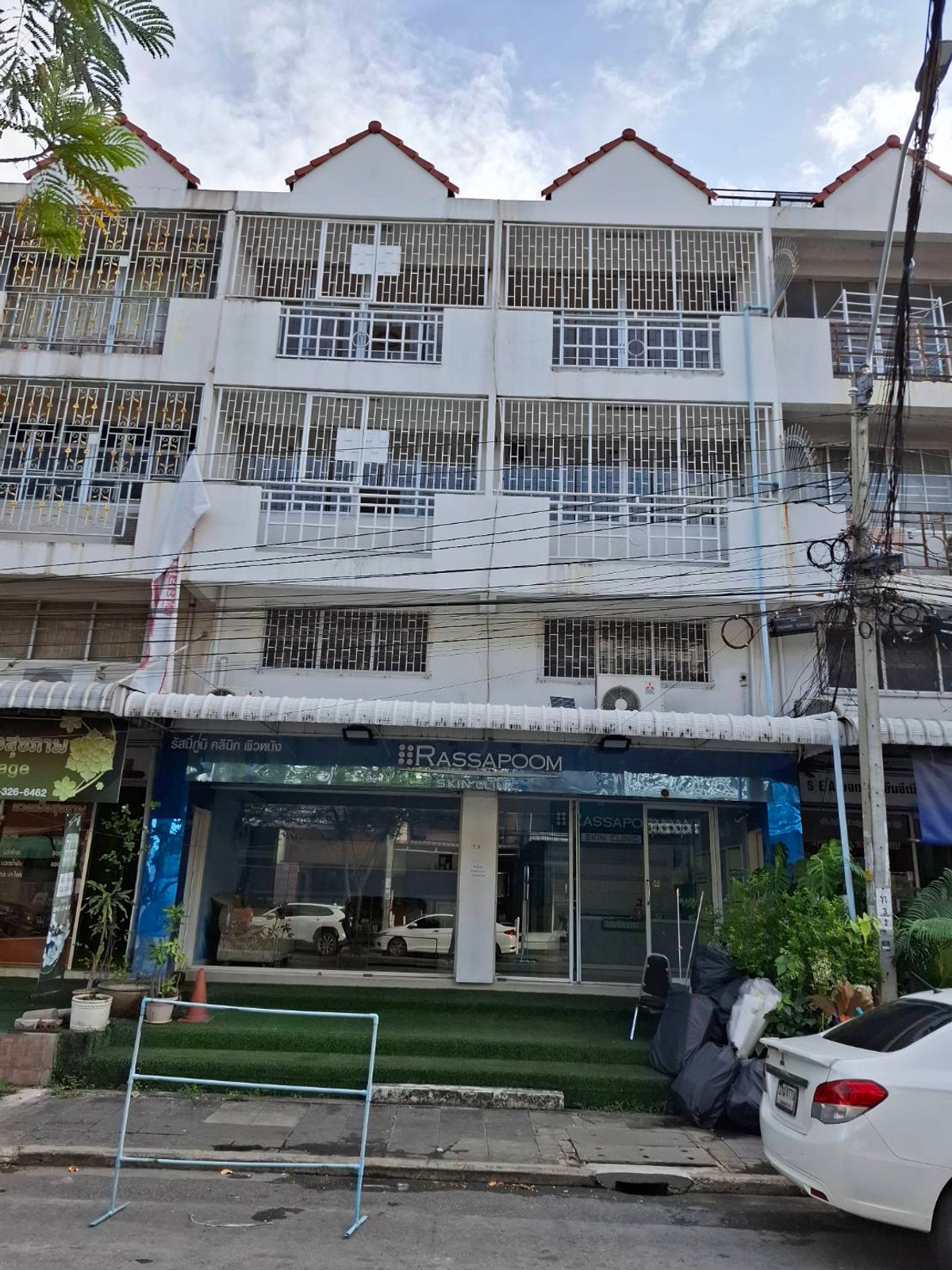 For RentShop HouseRama 2, Bang Khun Thian : For rent, commercial building, 4 floors, 2 units, area 52 sq m, Thonburi Complex Rama 2 project, near Central Rama 2, Soi Rama 2 Soi 60, Rama 2 Road, Bang Khun Thian District. Bangkok
