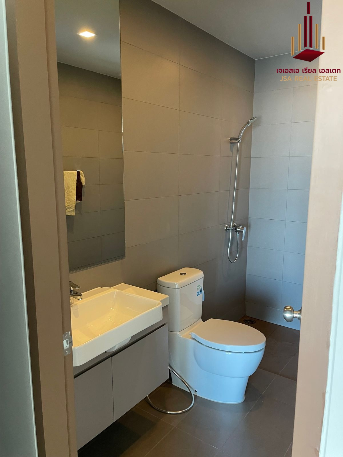 For SaleCondoRatchathewi,Phayathai : ✨ For Sale: Noble Revent Condo ✨ 💰 Only 7,000,000 THB