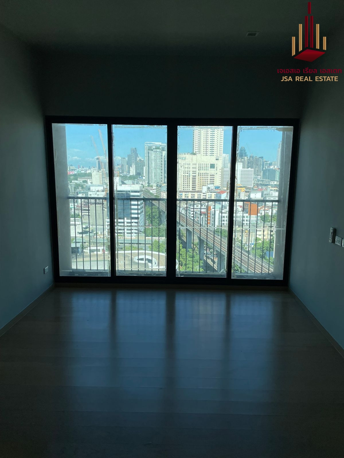 For SaleCondoRatchathewi,Phayathai : ✨ For Sale: Noble Revent Condo ✨ 💰 Only 7,000,000 THB