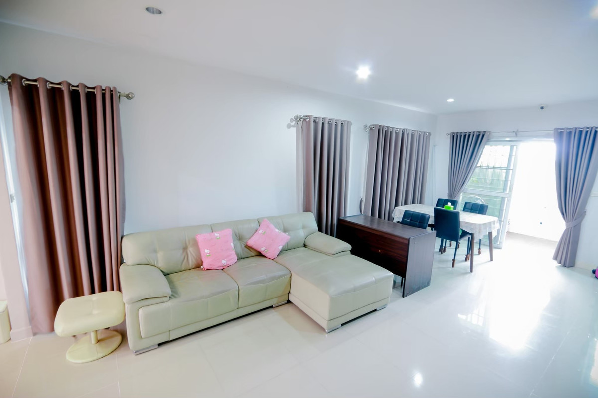 ให้เช่าทาวน์โฮมนวมินทร์ รามอินทรา :  ขาย/ให้เช่าทาวน์โฮมหลังริม หน้าสวน วิวสระ เมดิโอ้ นิมิตใหม่ เฟอร์ครบหิ้วกระเป๋าเข้าอยู่ได้เลย