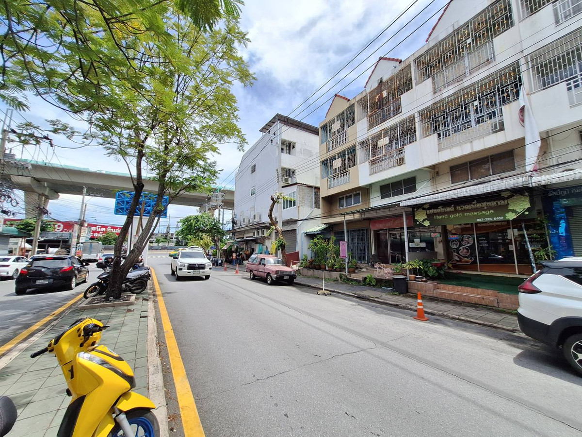 ให้เช่าอาคารพาณิชย์พระราม 2 บางขุนเทียน : ให้เช่า อาคารพาณิชย์ 4 ชั้น 2 คูหา เนื้อที่ 52 ตร.ว. โครงการธนบุรี คอมเพล็กซ์ พระราม 2 ใกล้เซ็นทรัลพระราม 2 ซอยพระราม 2 ซอย 60 ถนนพระราม2 เขตบางขุนเทียน กรุงเทพมหานคร