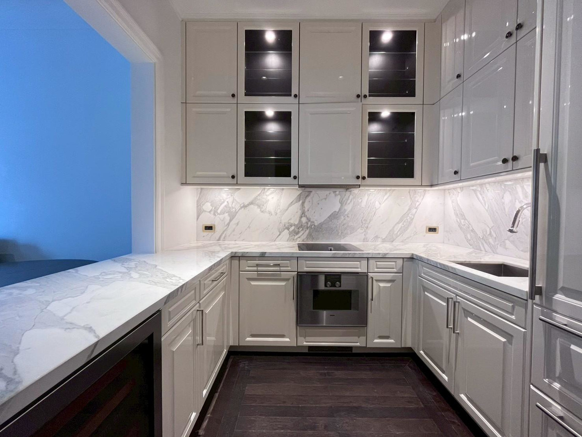 For RentCondoWitthayu, Chidlom, Langsuan, Ploenchit : 🍑🦊 98 Wireless 🦊🍑 2 Beds 3 Baths, Rental 180,000 Baht