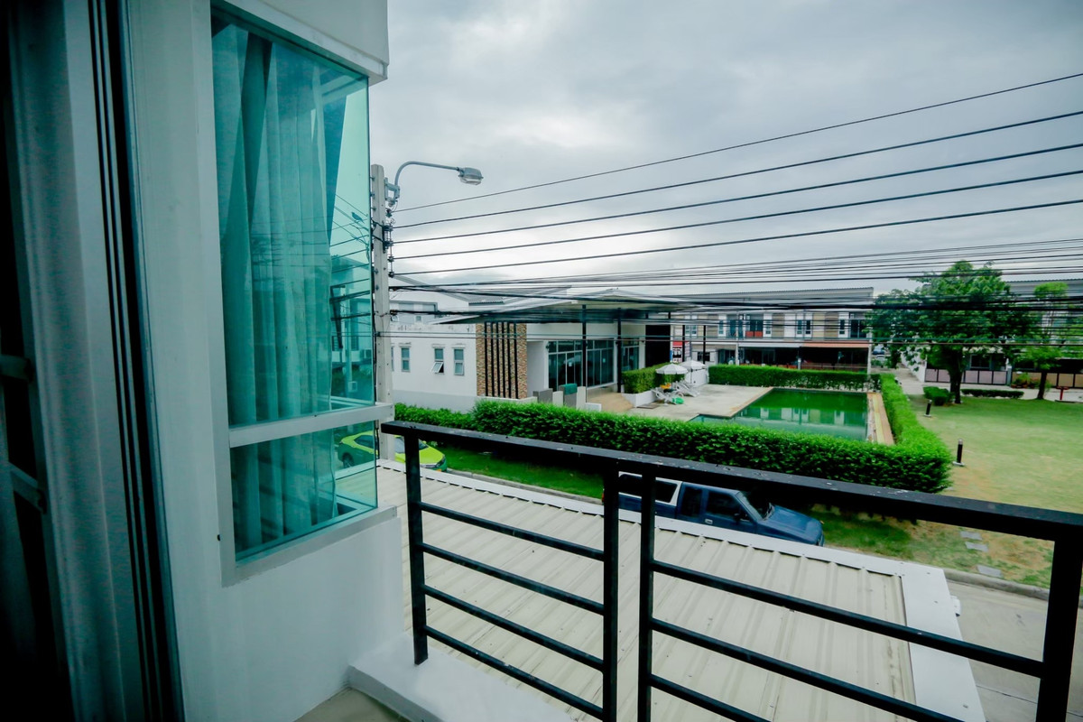 For RentTownhomeNawamin, Ramindra : Townhome for sale/rent, corner house, garden front, pool view, Medio Nimitmai, fully furnished, just carry your bags and move in.