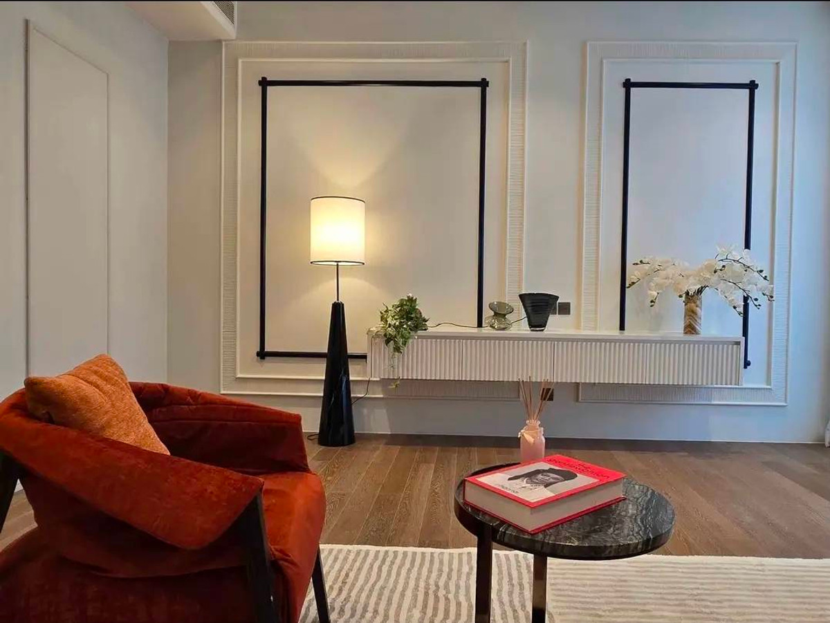 ให้เช่าคอนโดวิทยุ ชิดลม หลังสวน : Muniq Langsuan คอนโดหรู 2 ห้องนอน Pet-Friendly ใกล้สวนลุมพินี Please call: 062-496-6454