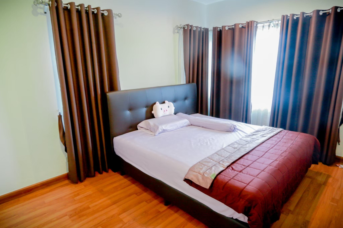 ให้เช่าทาวน์โฮมนวมินทร์ รามอินทรา :  ขาย/ให้เช่าทาวน์โฮมหลังริม หน้าสวน วิวสระ เมดิโอ้ นิมิตใหม่ เฟอร์ครบหิ้วกระเป๋าเข้าอยู่ได้เลย