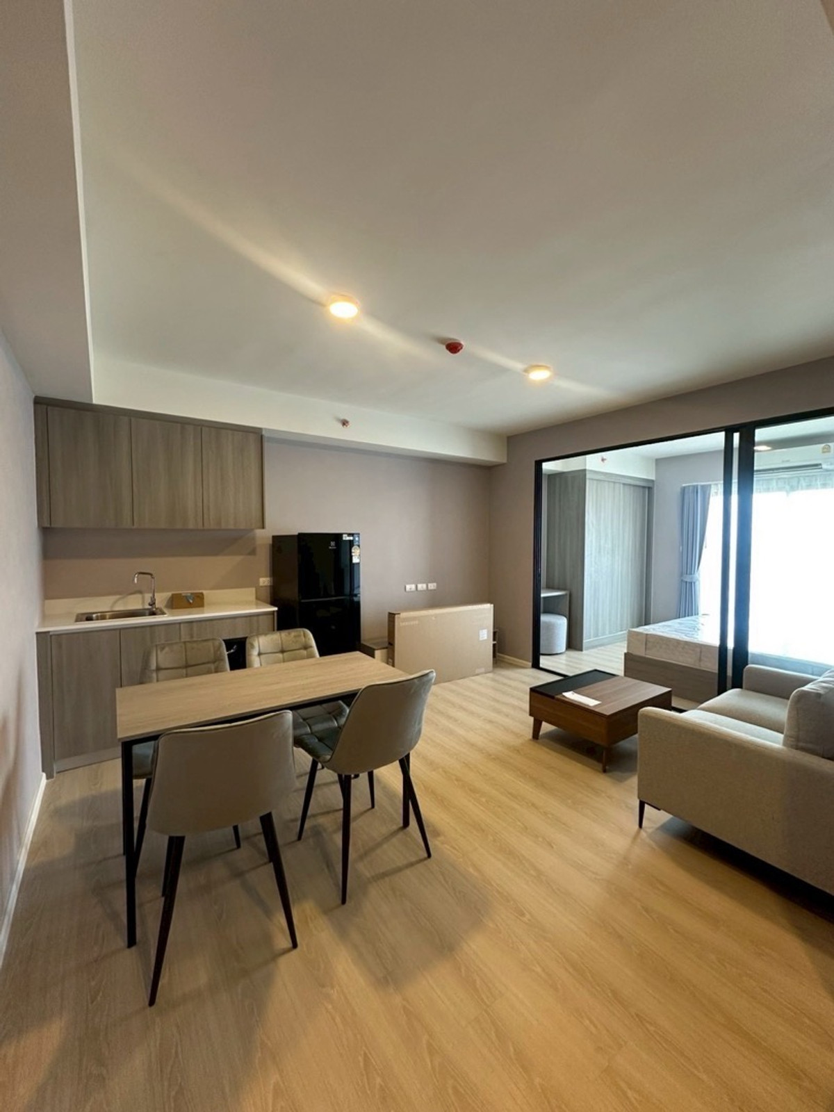 ให้เช่าคอนโดบางนา แบริ่ง ลาซาล : A Space Mega 2 For RENT ห้องใหม่ ตกแต่งสวย เฟอร์นิเจอร์บิ้วอิน พร้อมอยู่ วิว Topgoft บางนา

1 ห้องนอน ,1 ห้องน้ำ, ขนาด 35 ตร.ม. 
ให้เช่าพร้อมเฟอร์นิเจอร์ และเครื่องใช้ไฟฟ้าครบ

- ที่นอนพร้อมฐานเตียง 6 ฟุต
- ทีวี
- ตู้เย็น
- ไมโครเวฟ
- เครื่องซักผ้า (ฝาหน้