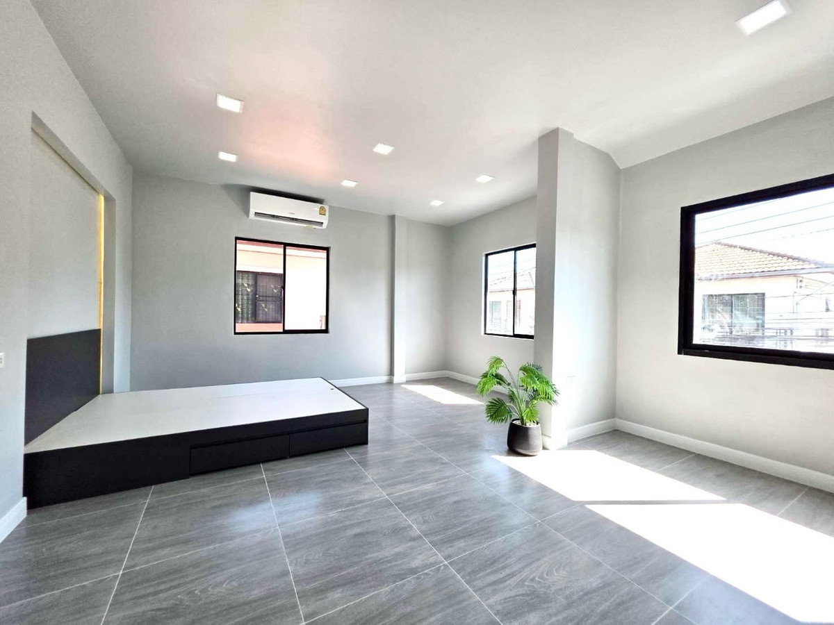 For SalePathum Thani,Rangsit, Thammasat : Newly renovated house for sale, ready to move in Modern style ✨📍 Baan Fah Piyarom, Lam Luk Ka Khlong 6