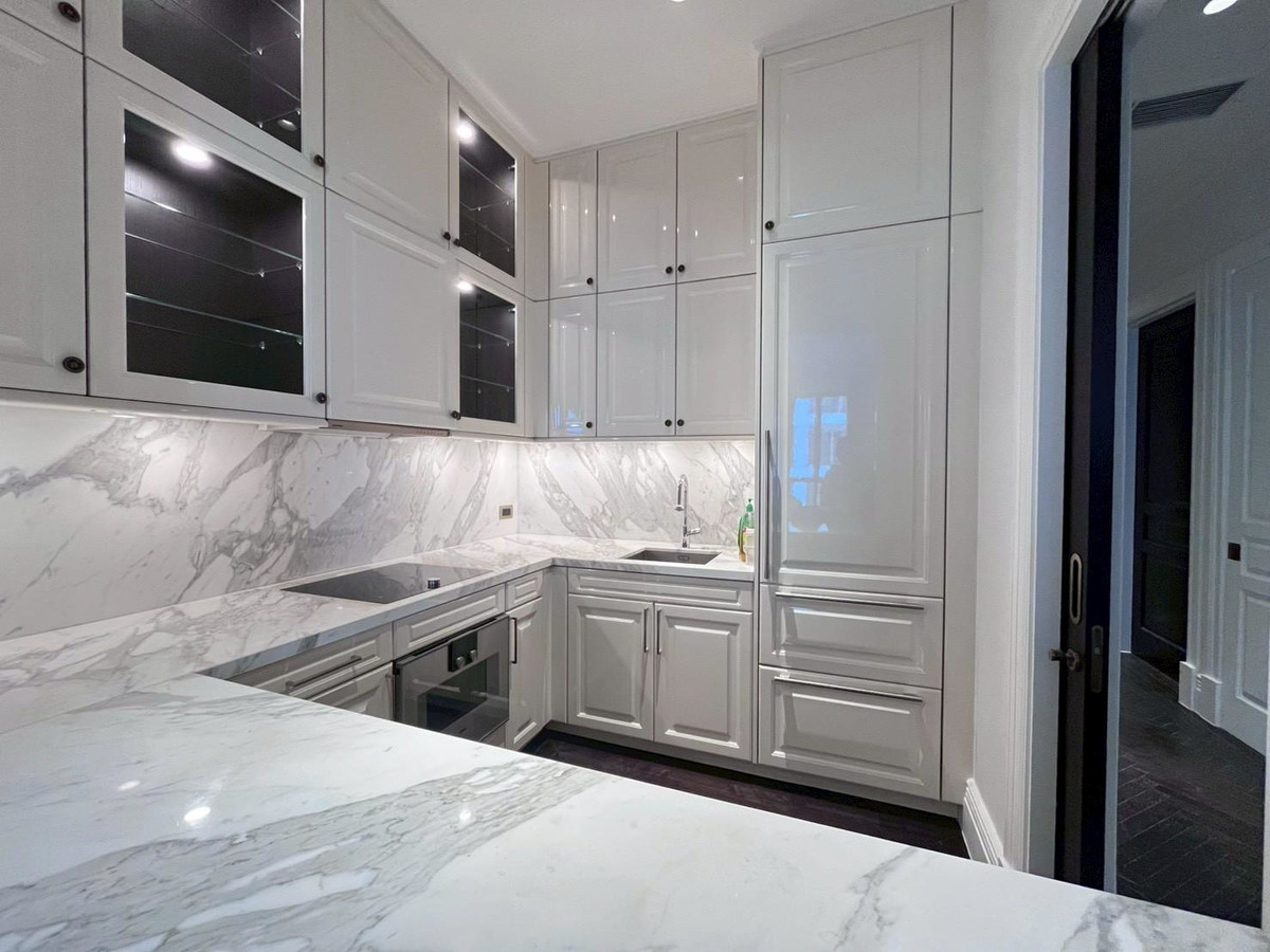 For RentCondoWitthayu, Chidlom, Langsuan, Ploenchit : 🍑🦊 98 Wireless 🦊🍑 2 Beds 3 Baths, Rental 180,000 Baht