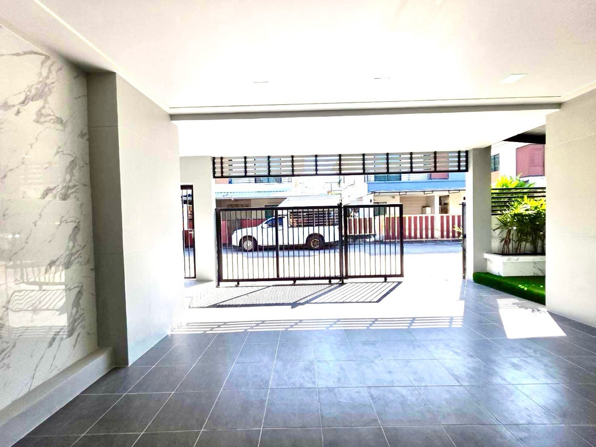 For SalePathum Thani,Rangsit, Thammasat : Newly renovated house for sale, ready to move in Modern style ✨📍 Baan Fah Piyarom, Lam Luk Ka Khlong 6