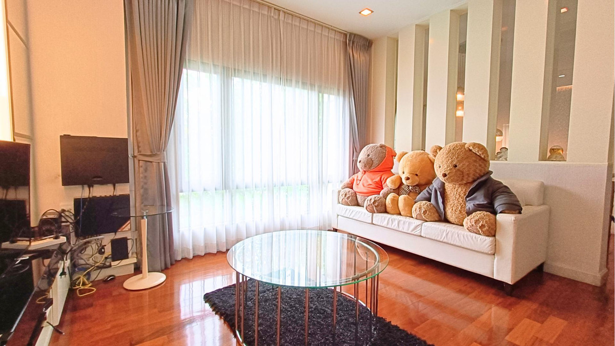 For SaleHouseLadkrabang, Suwannaphum Airport : Single house for sale, next to the road on 3 sides, has a lift in front of the house, wont hit anyone, 8 bedrooms, 10 bathrooms, 2 work rooms, 1 studio.