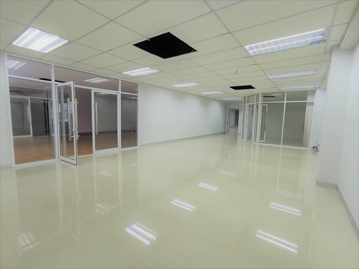 ให้เช่าร้านค้า/ตลาดนัดพระราม 9 เพชรบุรีตัดใหม่ RCA : พื้นที่เช่า ทำธุรกิจ 400 ตารางเมตร ชั้น 2 อโศก • เพชรบุรีตัดใหม่ ใกล้ MRT 350 เมตร มีที่จอดรถ เช่าเพิ่มเติมได้ 