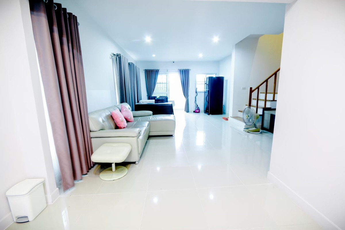 ให้เช่าทาวน์โฮมนวมินทร์ รามอินทรา :  ขาย/ให้เช่าทาวน์โฮมหลังริม หน้าสวน วิวสระ เมดิโอ้ นิมิตใหม่ เฟอร์ครบหิ้วกระเป๋าเข้าอยู่ได้เลย