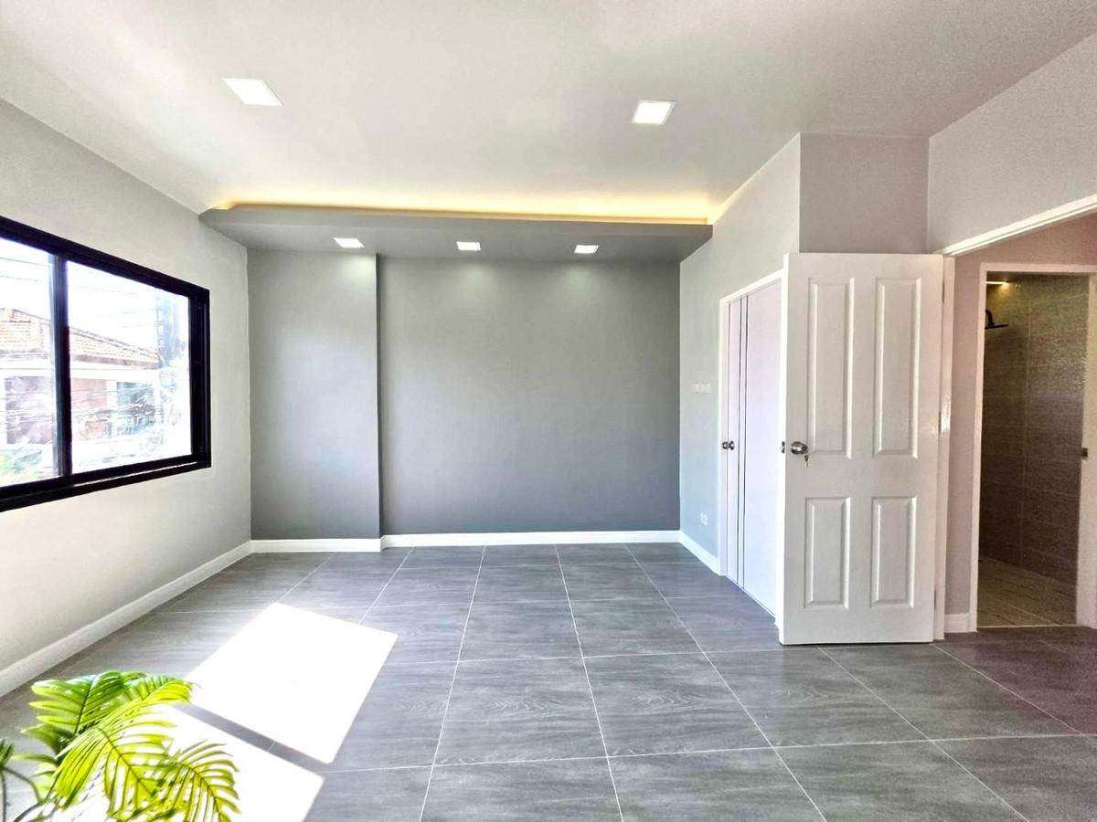 For SalePathum Thani,Rangsit, Thammasat : Newly renovated house for sale, ready to move in Modern style ✨📍 Baan Fah Piyarom, Lam Luk Ka Khlong 6