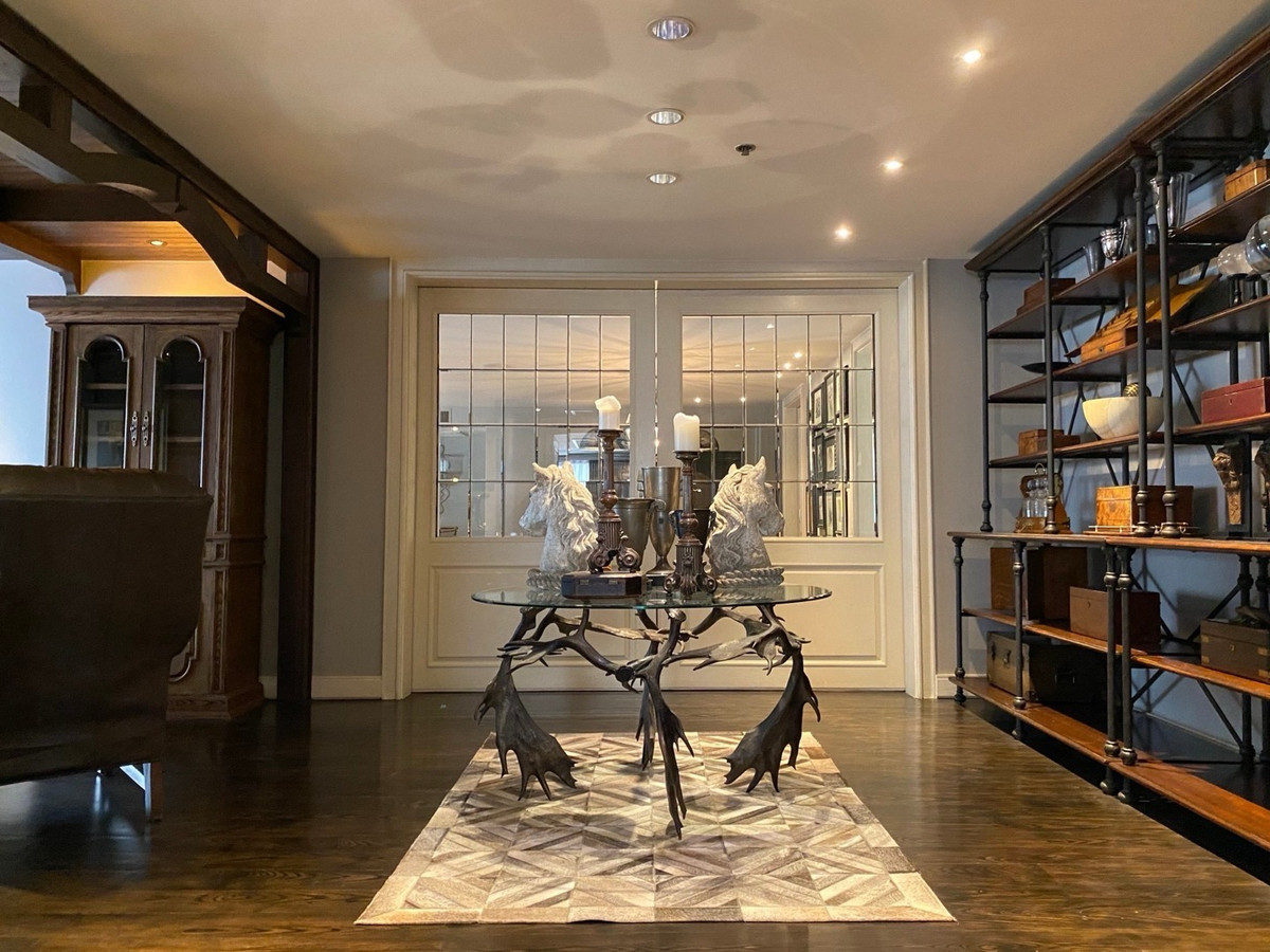 ให้เช่าคอนโดสาทร นราธิวาส : ให้เช่าคอนโด บ้านสาทร 2 ห้องนอน ใกล้สวนลุมพินี MRT ลุมพินี ห้องใหญ่พิเศษ 277 ตร.ม. พร้อมที่จอดรถ 2 คัน