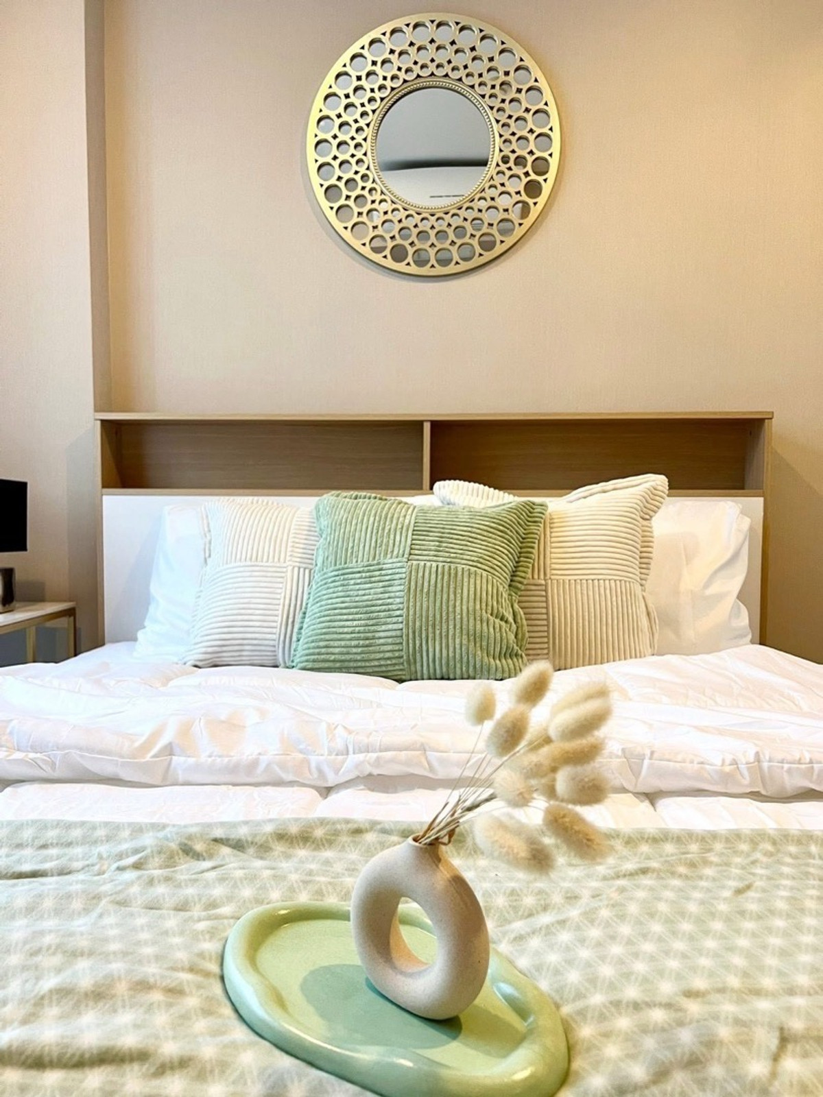 For RentCondoNonthaburi, Bang Yai, Bangbuathong : 🏡 🌳โครงการ : เมโทร ลักซ์ ริเวอร์ฟร้อนท์ รัตนาธิเบศร์
• ขนาด : 30 ตร.ม. 
• ชั้น : 7 วิวสระ
🌸ราคาเช่า : 10,000 บาท / เดือน 🌸
