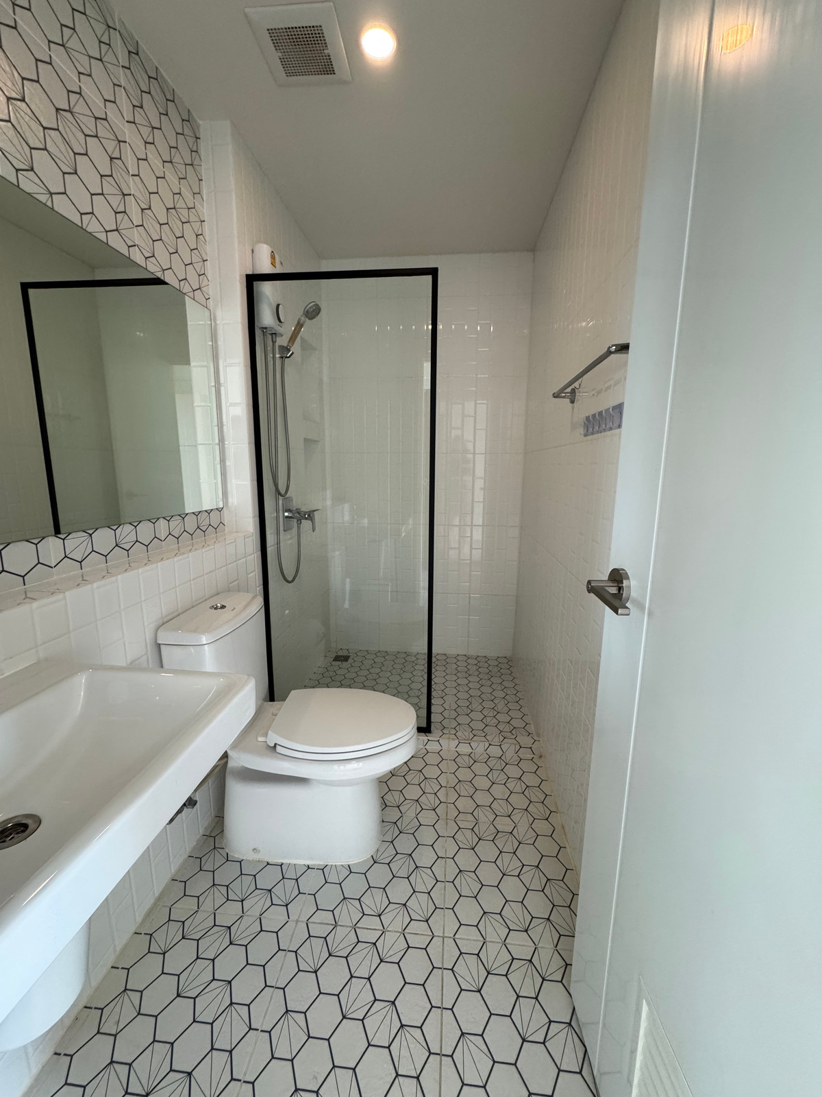 ให้เช่าบ้านบางนา แบริ่ง ลาซาล : Altitude Kraf Bangna ✅ ว่างให้เช่า 6 ห้องนอน ! 💳 ค่าเช่า 90,000 บาท/เดือน 🏡 3 ชั้น 6 ห้องนอน 336 ตร.ม. (40 ตร.ว.) 🤝 ยินดีรับ Co-Agent