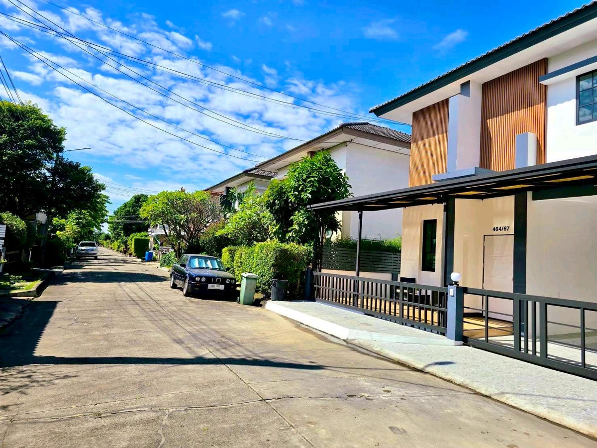 For SaleHouseNawamin, Ramindra : 2-storey semi-detached house for sale, Prompat Village, Greennova, Pink Line MRT. Fashion Island, The Promenade, Big C, Makro, Lotus, renovated and ready to move in.