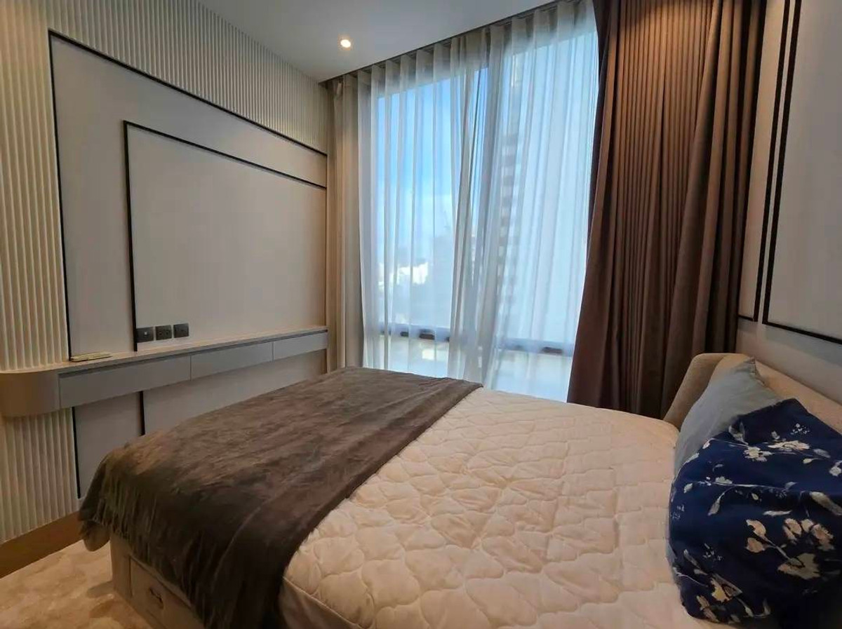 ให้เช่าคอนโดวิทยุ ชิดลม หลังสวน : Muniq Langsuan คอนโดหรู 2 ห้องนอน Pet-Friendly ใกล้สวนลุมพินี Please call: 062-496-6454