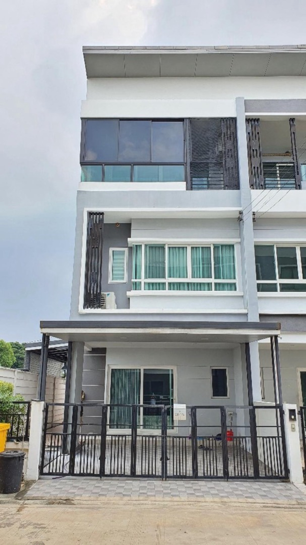 ให้เช่าทาวน์โฮมบางนา แบริ่ง ลาซาล : ให้เช่าทาวน์โฮม