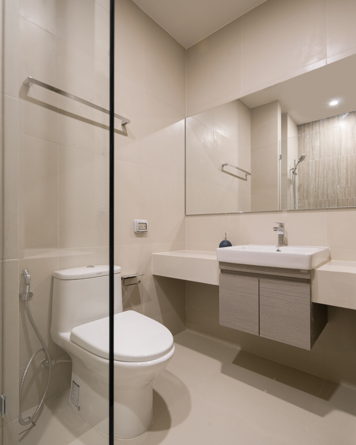 For RentCondoSriracha Laem Chabang Ban Bueng : 💎 Short term rental 🔥 Hampton Sriracha ❤️ Studio with Bathtub 28 SQM.