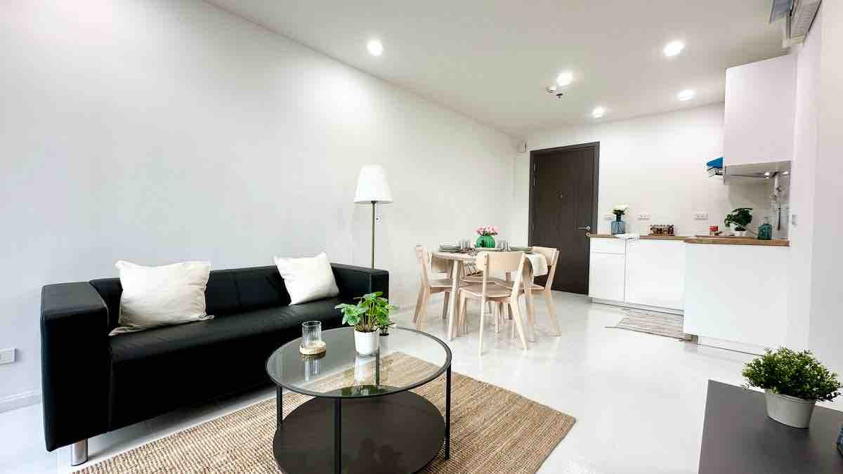 For SaleCondoOnnut, Udomsuk : Two bedrooms for sale, best price, room in good condition, in the heart of On Nut. Very convenient to travel. The Base Park West Sukhumvit 77