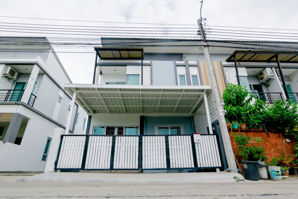 ให้เช่าทาวน์โฮมนวมินทร์ รามอินทรา :  ขาย/ให้เช่าทาวน์โฮมหลังริม หน้าสวน วิวสระ เมดิโอ้ นิมิตใหม่ เฟอร์ครบหิ้วกระเป๋าเข้าอยู่ได้เลย