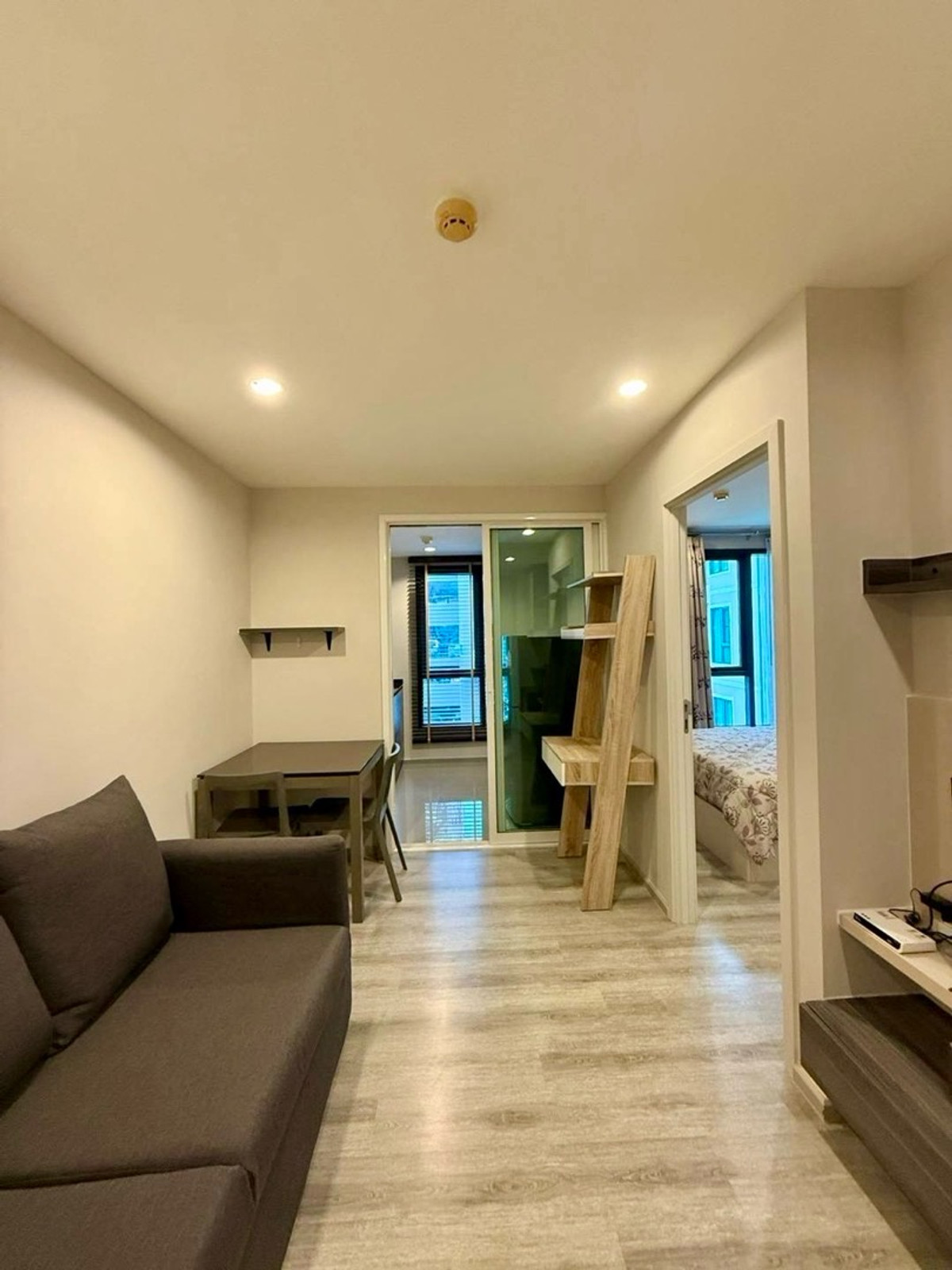 ให้เช่าคอนโดอารีย์ อนุสาวรีย์ : วิวเมืองโปร่งโล่ง
ห้องปล่อยเช่าไวมาก
Centric Ari station สนใจติดต่อ Line :
0651644593 รีบทักเลย