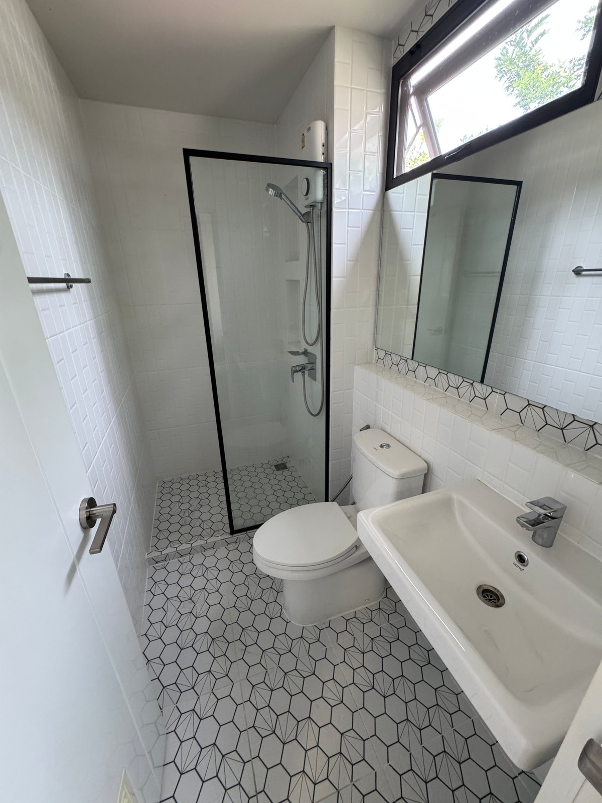 ให้เช่าบ้านบางนา แบริ่ง ลาซาล : Altitude Kraf Bangna ✅ ว่างให้เช่า 6 ห้องนอน ! 💳 ค่าเช่า 90,000 บาท/เดือน 🏡 3 ชั้น 6 ห้องนอน 336 ตร.ม. (40 ตร.ว.) 🤝 ยินดีรับ Co-Agent