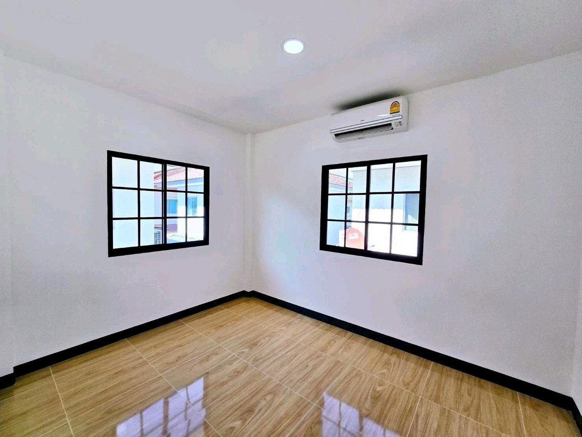 For SaleHouseNawamin, Ramindra : 2-storey semi-detached house for sale, Prompat Village, Greennova, Pink Line MRT. Fashion Island, The Promenade, Big C, Makro, Lotus, renovated and ready to move in.