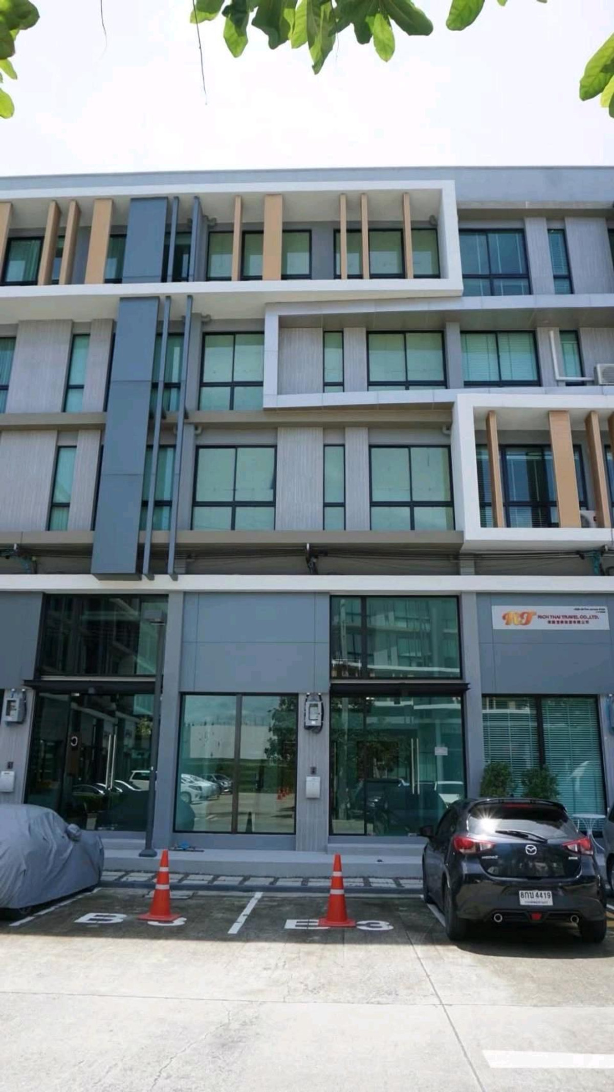 ให้เช่าทาวน์โฮมเกษตร นวมินทร์ ลาดปลาเค้า : 💫 โฮมออฟฟิศหน้ากว้าง ดีไซน์โมเดิร์น รองรับการทำงานและอยู่อาศัย 