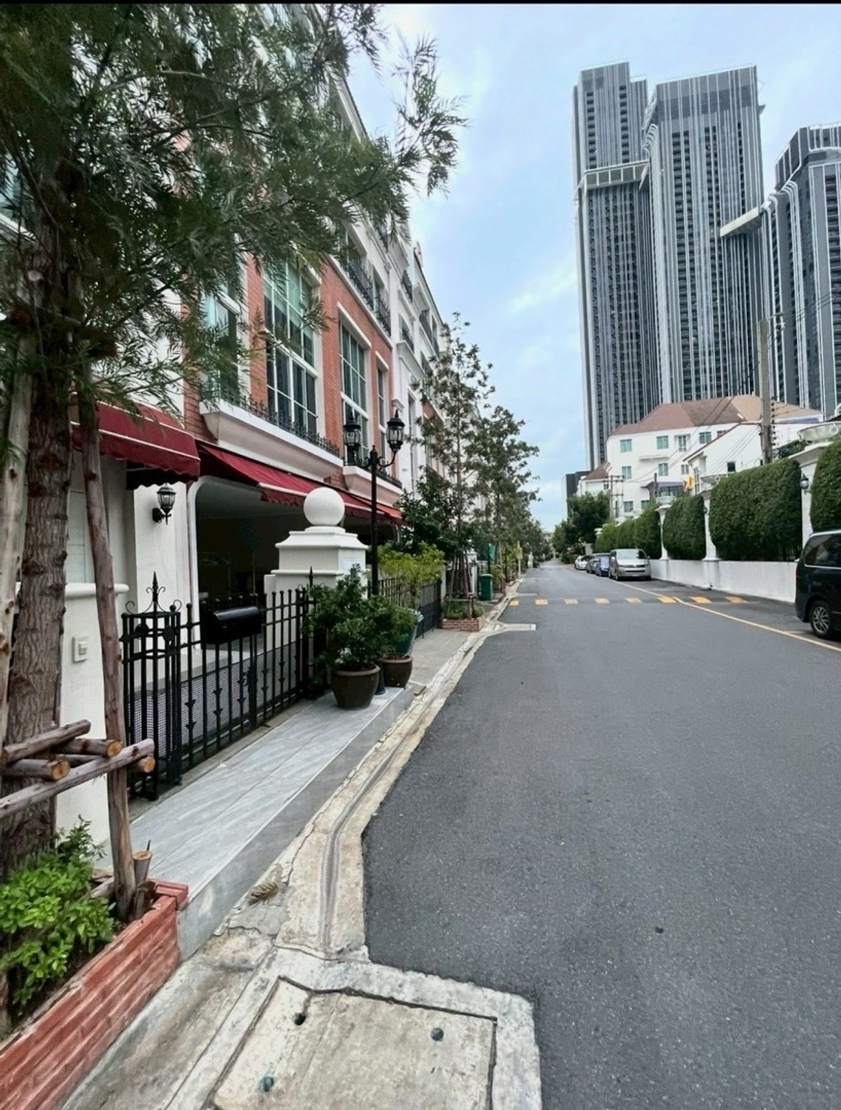 ให้เช่าทาวน์โฮมสุขุมวิท อโศก ทองหล่อ : P0485 **ว่างให้เช่า*** บ้านหรูใจกลางทองหล่อ โครงการบ้านกลางกรุง ทองหล่อ ทำเลสุขุมวิทชั้นใน