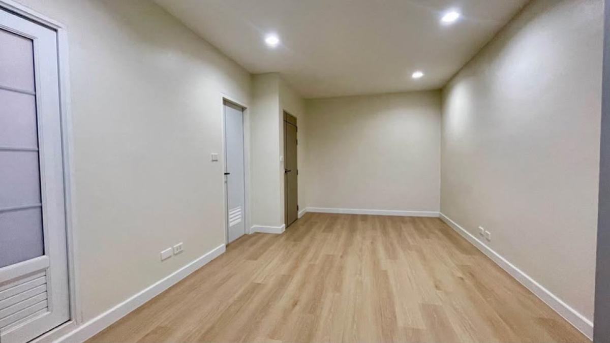 For SaleTownhomePattanakan, Srinakarin : For Sale Townhouse/Townhome  , Town Plus Rama 9 , newly renovated , Hua Mak , Bang Kapi , Bangkok , CX-140112