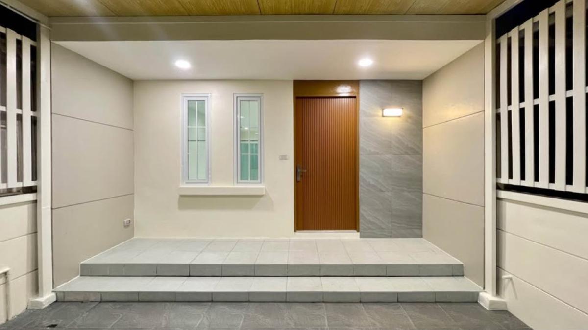 For SaleTownhomePattanakan, Srinakarin : For Sale Townhouse/Townhome  , Town Plus Rama 9 , newly renovated , Hua Mak , Bang Kapi , Bangkok , CX-140112