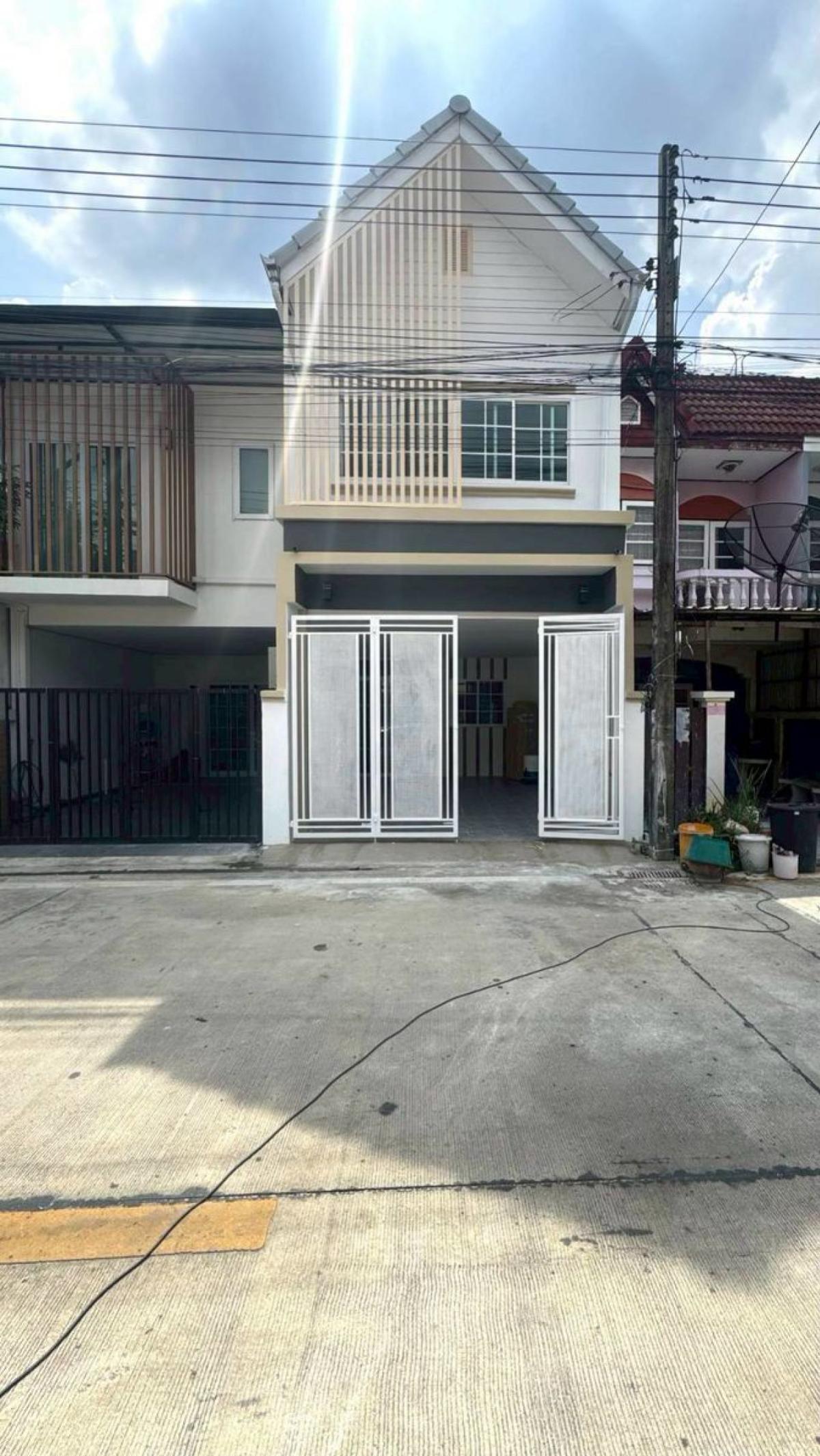 For SaleTownhomePathum Thani,Rangsit, Thammasat : For Sale Townhouse/Townhome  , Baan Chat Narong Villa 3 , newly renovated , Khu Khot , Lam Luk Ka , Bangkok , CX-137806