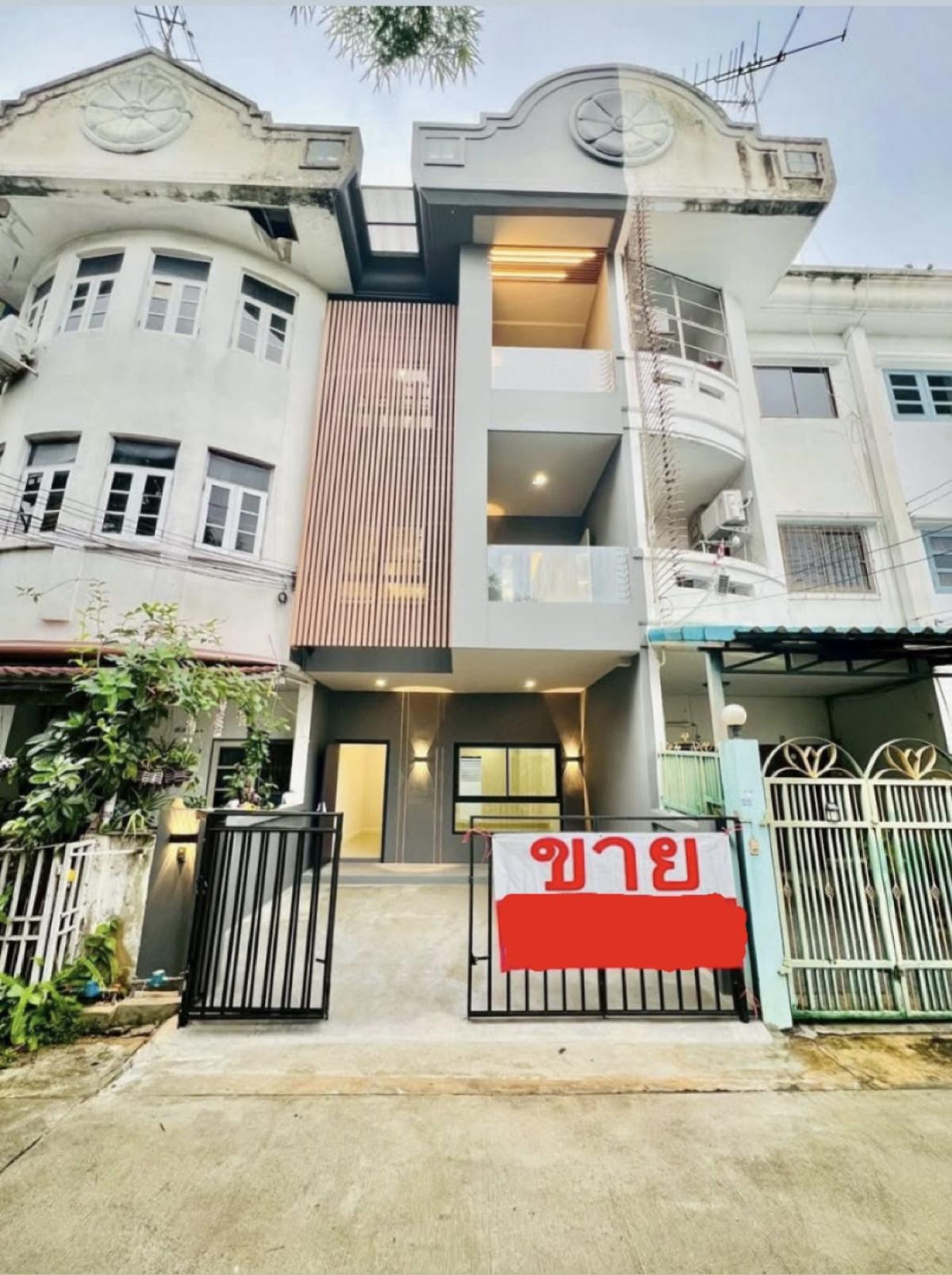 For SaleTownhomeKasetsart, Ratchayothin : For Sale 3-storey townhouse, Bang Khen-Lak Si Circle , wide frontage , Anusawari , Bang Khen , Bangkok , CX-140124