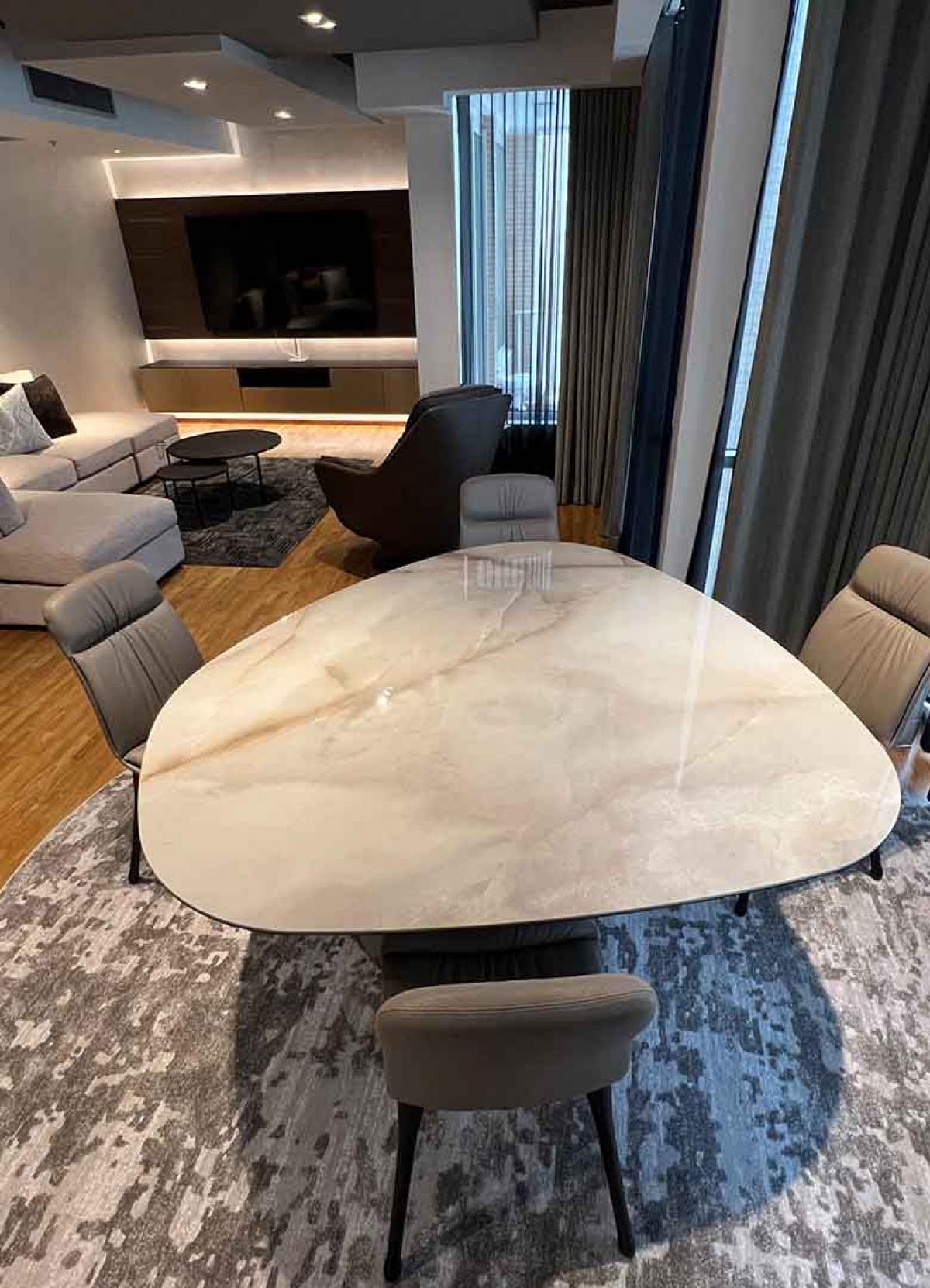 For SaleCondoWitthayu, Chidlom, Langsuan, Ploenchit : Luxury 2 Bed Condo @ Langsuan Ville in the heart of ChidlomNear Siam Paragon with a swimming pool and fitness center starting at 30 million!