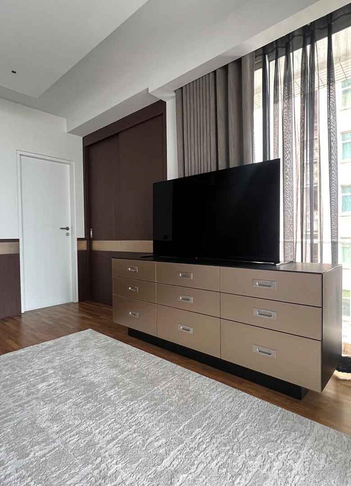 For SaleCondoWitthayu, Chidlom, Langsuan, Ploenchit : Luxury 2 Bed Condo @ Langsuan Ville in the heart of ChidlomNear Siam Paragon with a swimming pool and fitness center starting at 30 million!
