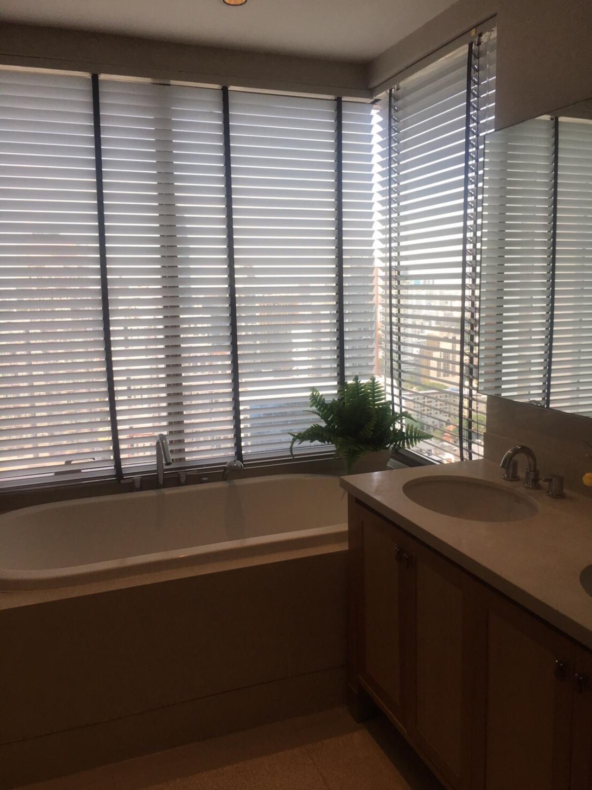 For SaleCondoSukhumvit, Asoke, Thonglor : Superb 2-bedroom condo in the heart of Phrom PhongFor sale at 22.6 million THB or for rent at 80,000 THB per month!