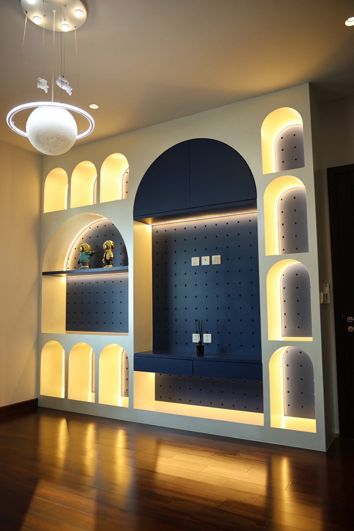 HouseLadkrabang, Suwannaphum Airport : Super Luxury house | Ready to move in immediately, Perfect Masterpiece Krungthep Kreetha, area 202 sq m | usable area 700 sq m • House facing south, corner plot, beautiful plot, 5 bedrooms | 6 bathrooms • Living room | Dining room • Thai kitchen + Western