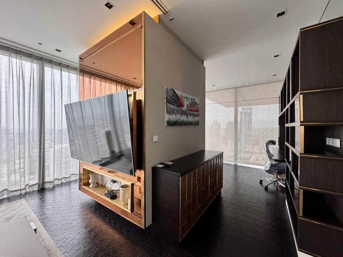 ให้เช่าคอนโดสาทร นราธิวาส : The Ritz-Carlton Residences Bangkok ยูนิตหรู 4 ห้องนอน ชั้นสูง วิวเมืองระดับไอคอน Please call: 062-496-6454