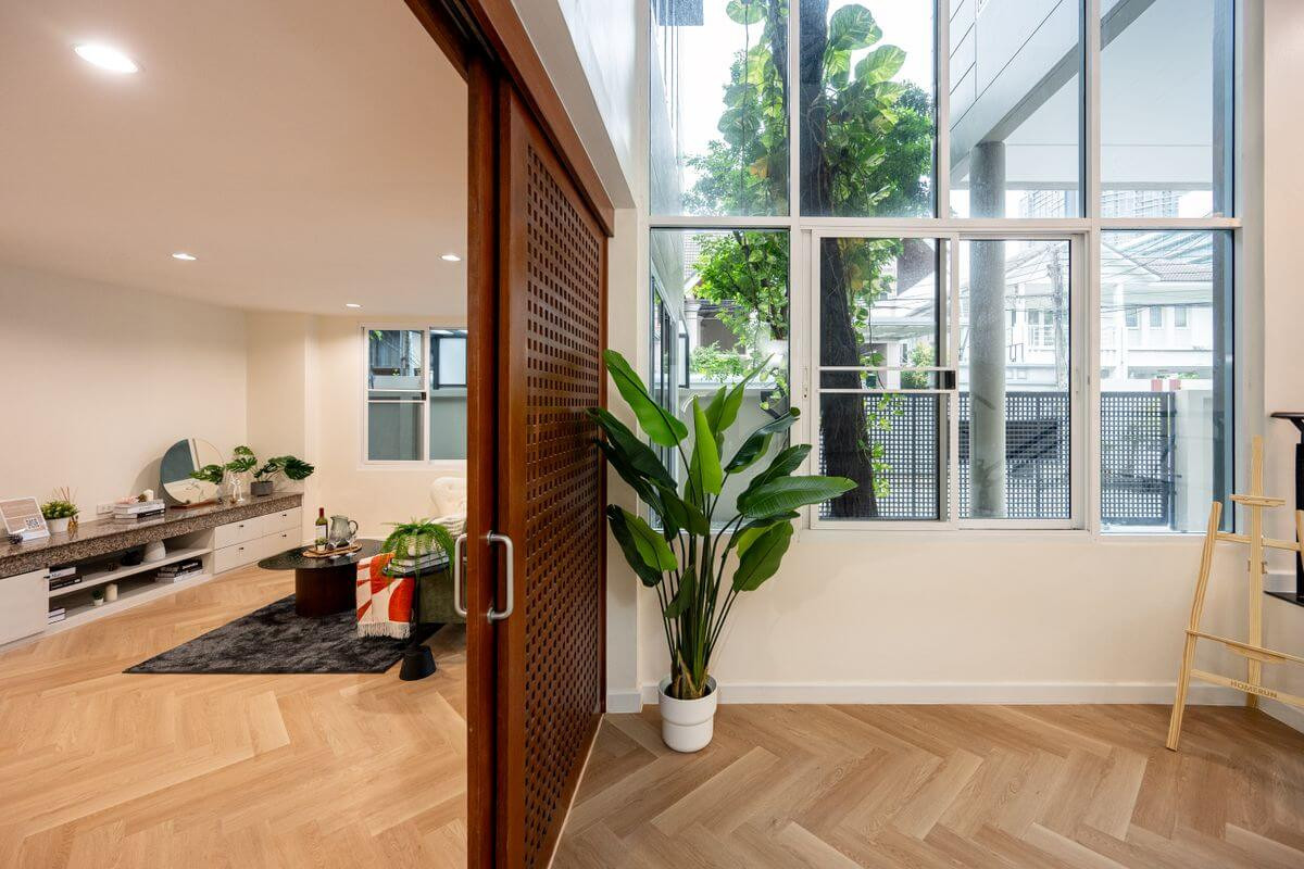 For SaleHome OfficeSapankwai,Jatujak : 📌𝐇𝐎𝐌𝐄 𝐎𝐅𝐅𝐈𝐂𝐄 / 3-storey detached house for sale, completely renovated, near 𝐌𝐑𝐓 Chatuchak and 𝐁𝐓𝐒 Mochit, just 300 meters. If interested, contact 095-424-3656