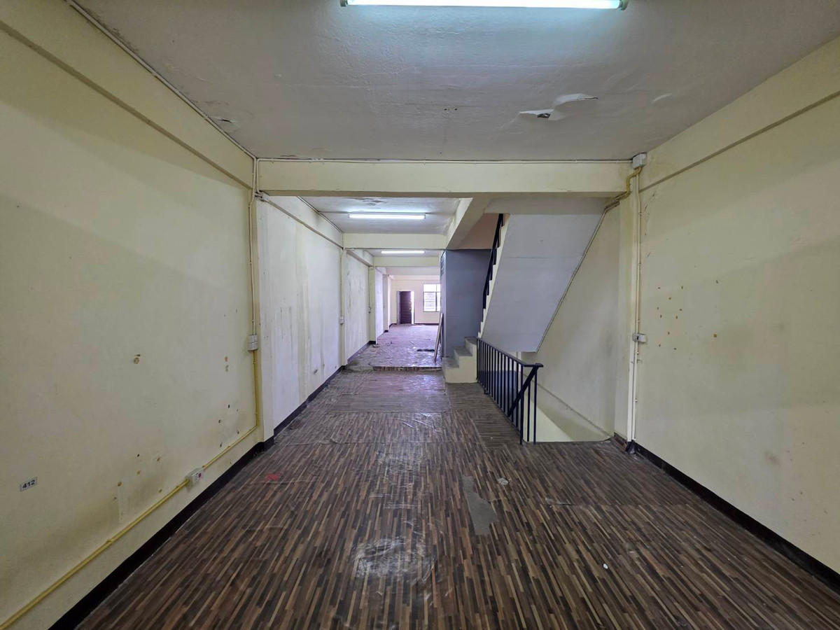 For RentShop HouseOnnut, Udomsuk : Commercial building for rent, Punnawithi zone, near BTS Punnawithi, only 4 minutes.