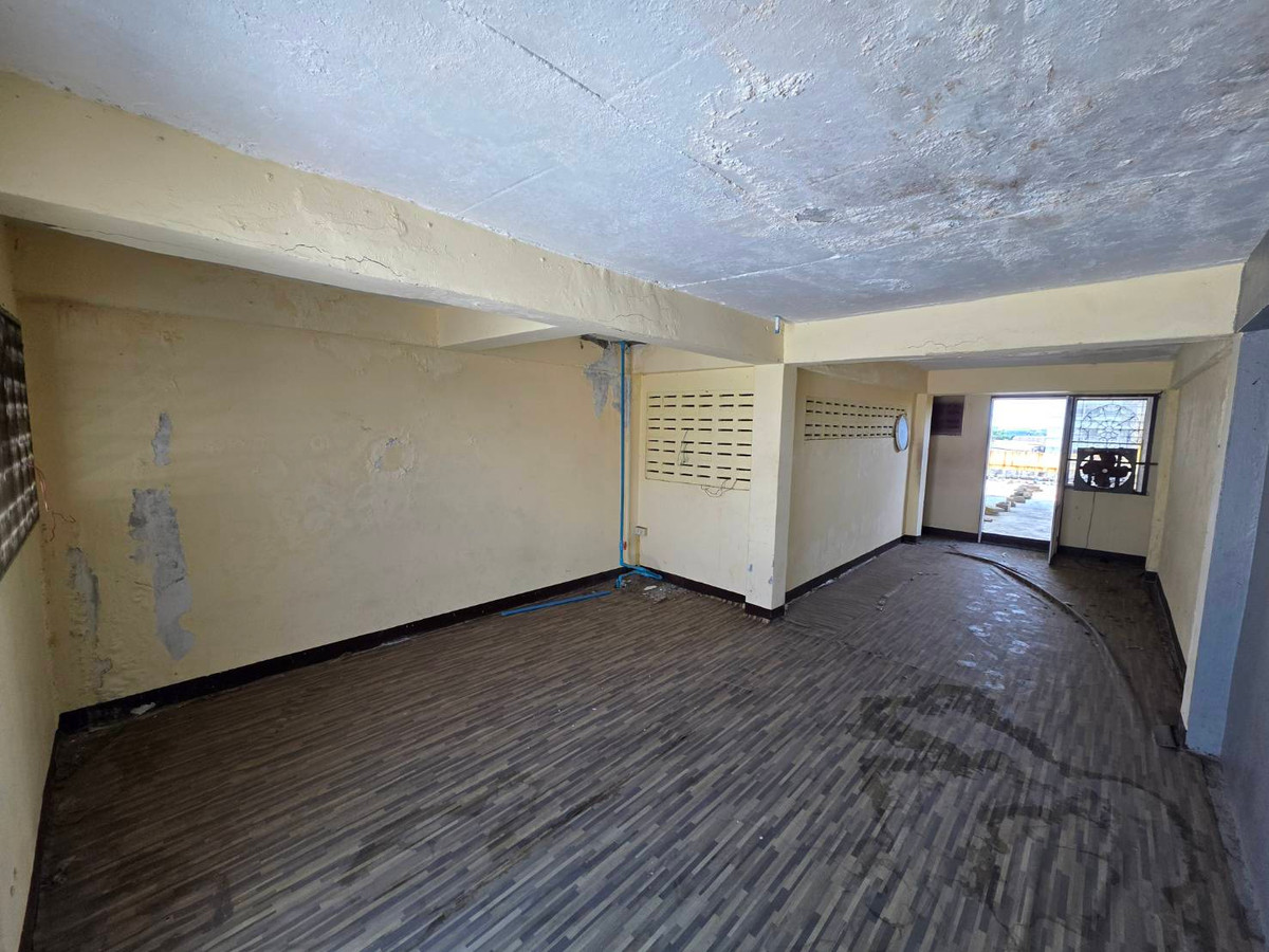 For RentShop HouseOnnut, Udomsuk : Commercial building for rent, Punnawithi zone, near BTS Punnawithi, only 4 minutes.